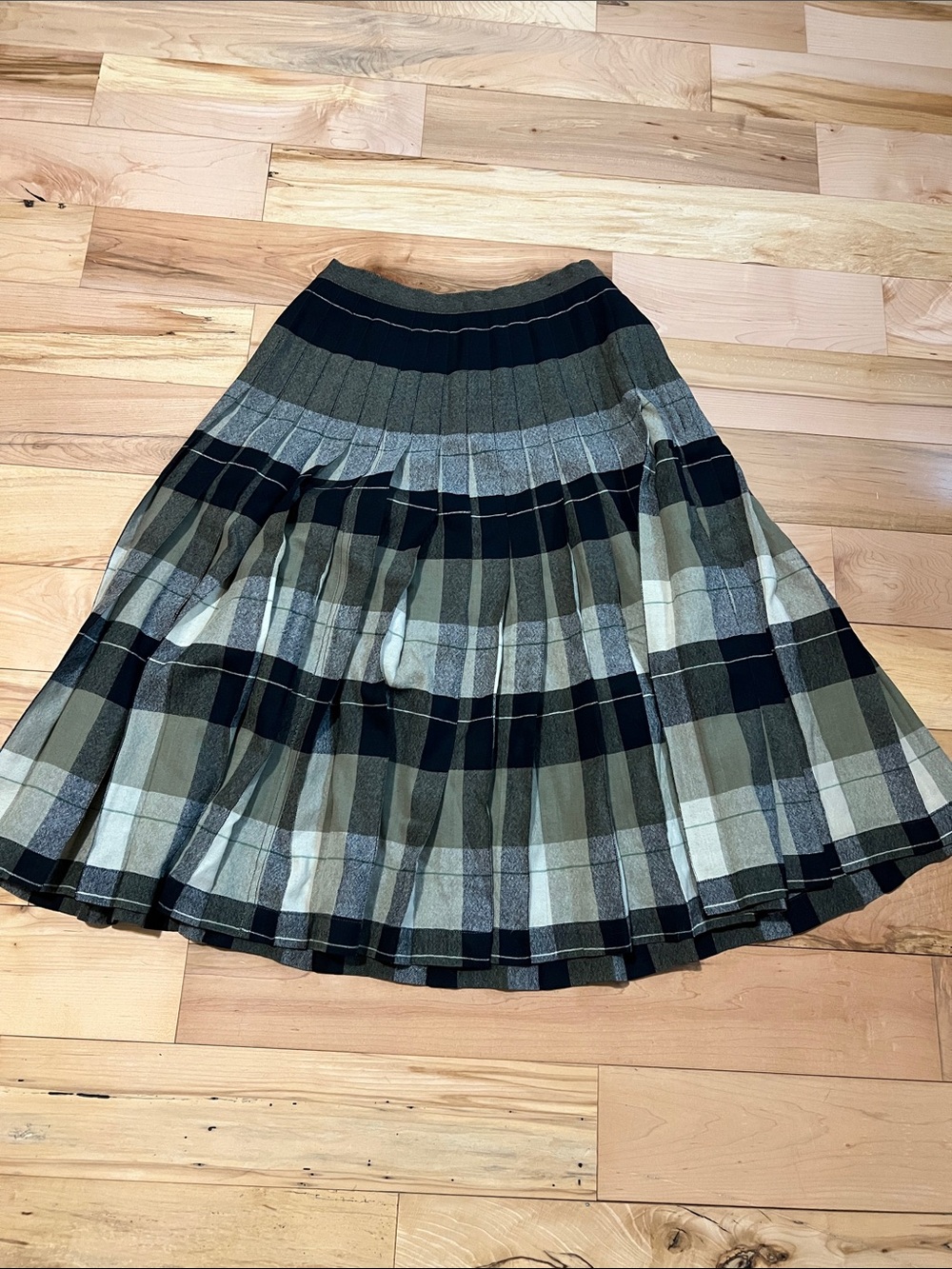 Vintage inside-Out (reversible) Pleated Plaid Midi Skirt in Olive and Black